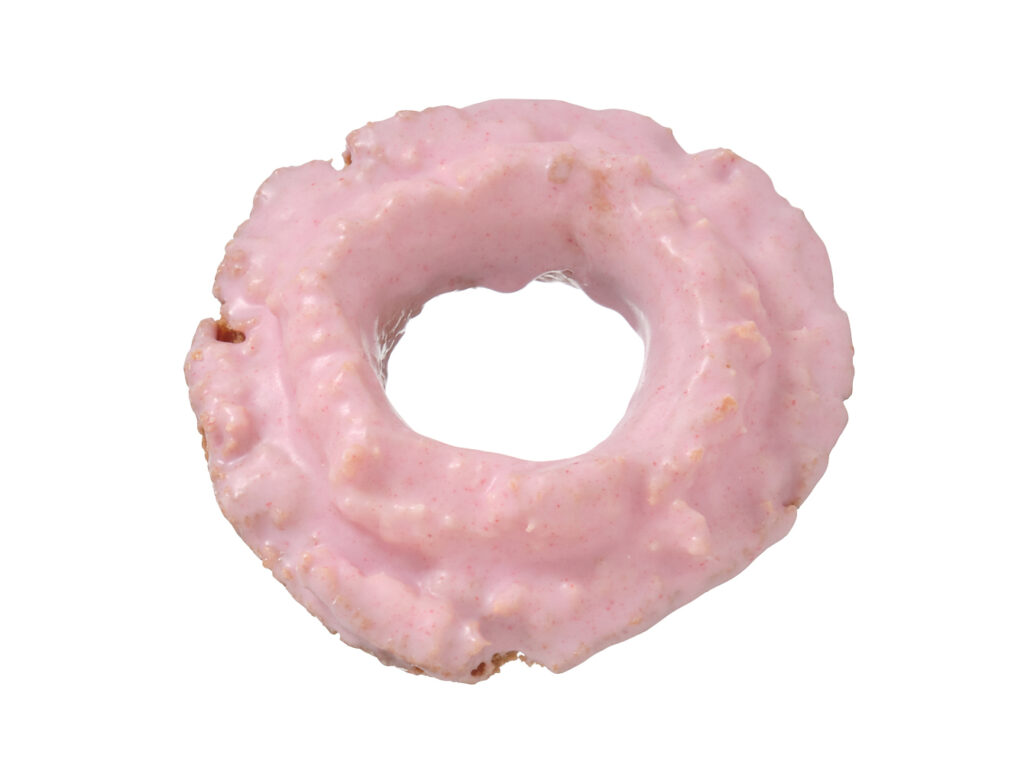 セブンイレブンのいちごオールドファッションを比較する。税込価格：149円、カロリー：461kcal、たんぱく質：3g、脂質：32.1g、炭水化物：40.3g、糖質：39.7g、食物繊維：0.6g、食塩相当量：0.4g。外はサクサク、中心はしっとりとしたドーナツ生地にいちごシロップを染み込ませ、イチゴコーチングをかけたドーナツです。アレルギー：卵、乳、小麦。