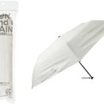 セブンイレブンの晴雨兼用折傘アイボリー ５５ｃｍを比較する。税込価格：2,046円。