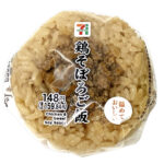セブンイレブンの鶏そぼろご飯おむすびを比較する。税込価格：160円、カロリー：198kcal、1円あたりカロリー：1.24kcal/円、たんぱく質：5g、1円あたりたんぱく質：0.03g/円、脂質：1.8g、炭水化物：41.4g、糖質：39.7g、食物繊維：1.7g、食塩相当量：1.2g。鶏のだしを入れた御飯と甘じょっぱく煮た鶏そぼろを一緒に味わえるおむすびです。アレルギー：小麦。