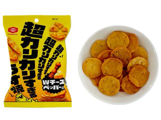 セブンイレブンの亀田製菓 超カリカリすぎるうす焼 Ｗチーズ＆ペッパー味を比較する。税込価格：138円。アレルギー：乳、小麦。