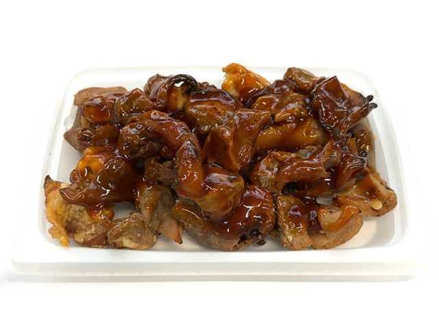 セブンイレブンの炭火焼きミックスホルモン ガツ・ハラミを比較する。税込価格：462円、カロリー：343kcal、1円あたりカロリー：0.74kcal/円、たんぱく質：24.8g、1円あたりたんぱく質：0.05g/円、脂質：22.2g、炭水化物：11.3g、糖質：10.8g、食物繊維：0.5g、食塩相当量：2.6g。豚ガツとハラミ肉を炭火で焼き上げたおつまみ商品です。味噌ダレにはコチュジャンや赤味噌を加え、九州に馴染みある甘めの味付けです。アレルギー：小麦。