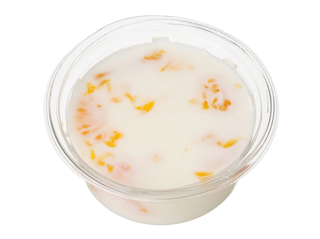 セブンイレブンのさっぱり牛乳寒天を比較する。税込価格：248円、カロリー：150kcal、1円あたりカロリー：0.60kcal/円、たんぱく質：3.5g、1円あたりたんぱく質：0.01g/円、脂質：4.1g、炭水化物：25g、糖質：24.3g、食物繊維：0.7g、食塩相当量：0.1g。牛乳のコクとやさしい甘さに、みかんを加えた牛乳寒天です。さっぱりと食べられる味わいに仕上げました。アレルギー：乳。