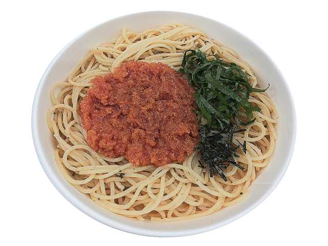 セブンイレブンの明太子と大葉の和風パスタを比較する。税込価格：518円、カロリー：391kcal、1円あたりカロリー：0.75kcal/円、たんぱく質：17.6g、1円あたりたんぱく質：0.03g/円、脂質：9.1g、炭水化物：61.6g、糖質：57.5g、食物繊維：4.1g、食塩相当量：3.5g。程よい辛さの明太子を使った和風パスタです。昆布だしとバターを加えたソースで、コクのある味わいに仕上げました。アレルギー：乳、小麦。