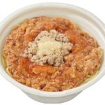セブンイレブンのにんにく辛口スタミナラーメンを比較する。税込価格：594円、カロリー：524kcal、たんぱく質：30.7g、脂質：10.2g、炭水化物：80.7g、糖質：74.1g、食物繊維：6.6g、食塩相当量：7.9g。唐辛子の辛さと、にんにくの香りを効かせた、スタミナラーメンです。アレルギー：卵、小麦。