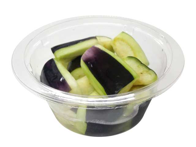 セブンイレブンのなすの浅漬を比較する。税込価格：257円、カロリー：28kcal、たんぱく質：0.9g、脂質：0.3g、炭水化物：6.3g、糖質：4.7g、食物繊維：1.6g、食塩相当量：1.4g。りんご酢を隠し味に加えた、すっきりとした味わいのなすの浅漬けです。アレルギー：小麦。