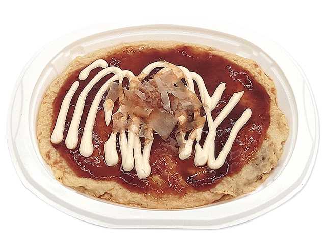 セブンイレブンのふわとろ山芋鉄板を比較する。税込価格：408円、カロリー：237kcal、たんぱく質：6.8g、脂質：11.3g、炭水化物：27.9g、糖質：26g、食物繊維：1.9g、食塩相当量：1.9g。生地にすりおろし長芋、玉子、出汁を入れた、ふわとろ食感の居酒屋定番メニュー山芋鉄板です。アレルギー：卵、小麦。