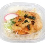 セブンイレブンの冷しおろしきしめん 海老天と野菜バラ天を比較する。税込価格：626円、カロリー：555kcal、1円あたりカロリー：0.89kcal/円、たんぱく質：12.6g、1円あたりたんぱく質：0.02g/円、脂質：12g、炭水化物：101.2g、糖質：97.2g、食物繊維：4g、食塩相当量：4.8g。海老天と野菜バラ天を乗せた名古屋めしとして親しまれている冷たいきしめんです｡。アレルギー：卵、乳、小麦、えび。