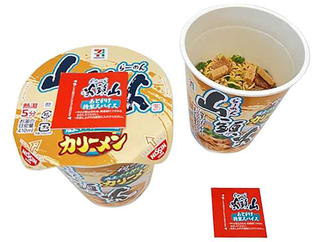 セブンイレブンの７プレミアム 山頭火 カリーメンを比較する。税込価格：268円、カロリー：357kcal、1円あたりカロリー：1.33kcal/円、たんぱく質：10.1g、1円あたりたんぱく質：0.04g/円、脂質：8.3g、炭水化物：62.3g、糖質：58.6g、食物繊維：3.7g、食塩相当量：6g。山頭火店主イチ押しの「カリーメン」を初のカップ麺化！まろやかな豚骨に複数の香辛料が調和した、新感覚のスープが特長です。アレルギー：卵、乳、小麦。