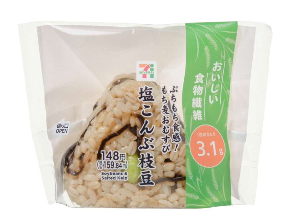 セブンイレブンのぷちもち食感！もち麦おむすび 塩こんぶ枝豆を比較する。税込価格：160円、カロリー：162kcal、1円あたりカロリー：1.01kcal/円、たんぱく質：4.7g、1円あたりたんぱく質：0.03g/円、脂質：1.4g、炭水化物：34.1g、糖質：31g、食物繊維：3.1g、食塩相当量：1.7g。プチプチした食感のもち麦と、塩こんぶ，枝豆，ごま油を混ぜ込んだおむすびです。アレルギー：卵、小麦。