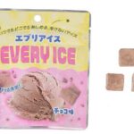 セブンイレブンのエブリアイス チョコ味を比較する。税込価格：216円。アレルギー：乳。
