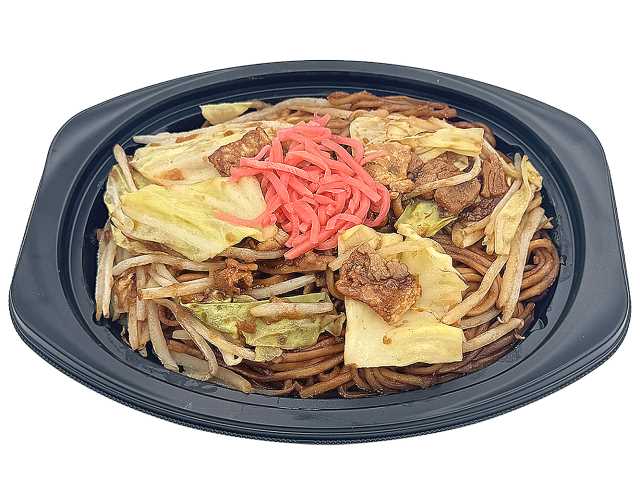 セブンイレブンの濃厚ソース焼そばを比較する。税込価格：497円、カロリー：658kcal、1円あたりカロリー：1.32kcal/円、たんぱく質：18.1g、1円あたりたんぱく質：0.04g/円、脂質：17.3g、炭水化物：110.5g、糖質：104.3g、食物繊維：6.2g、食塩相当量：7.2g。濃厚でコクのあるソースで炒めた、香ばしい焼そばです。アレルギー：卵、小麦。