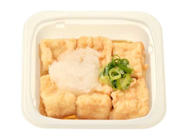 セブンイレブンのおろしとねぎの揚げだし豆腐を比較する。税込価格：397円、カロリー：309kcal、1円あたりカロリー：0.78kcal/円、たんぱく質：18.2g、1円あたりたんぱく質：0.05g/円、脂質：22.5g、炭水化物：9.9g、糖質：7g、食物繊維：2.9g、食塩相当量：1.3g。かつお出汁の旨みをしっかり効かせた揚げだし豆腐です。アレルギー：卵、小麦。