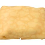 セブンイレブンのもっちもち食感クレープショートケーキ仕立てを比較する。税込価格：270円、カロリー：208kcal、1円あたりカロリー：0.77kcal/円、たんぱく質：3.6g、1円あたりたんぱく質：0.01g/円、脂質：10.3g、炭水化物：25.4g、糖質：25.2g、食物繊維：0.2g、食塩相当量：0.2g。もっちもち食感の生地でスポンジを包んだ、ケーキのような食べ応えのあるクレープです。甘酸っぱい味を楽しめるショートケーキ仕立てにしました。アレルギー：卵、乳、小麦。