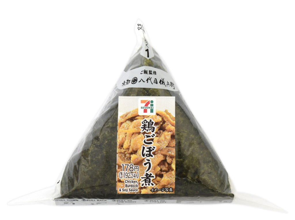 セブンイレブンの手巻おにぎり 鶏ごぼう煮を比較する。税込価格：192円、カロリー：179kcal、1円あたりカロリー：0.93kcal/円、たんぱく質：4.2g、1円あたりたんぱく質：0.02g/円、脂質：1.7g、炭水化物：37.8g、糖質：35.7g、食物繊維：2.1g、食塩相当量：0.9g。出汁の旨味を感じられる鶏ごぼう煮を中具にした、パリッとした海苔を巻いて食べる手巻おにぎりです。アレルギー：小麦。