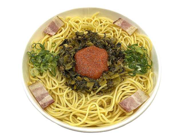 セブンイレブンの九州産辛子高菜と明太子の和風パスタを比較する。税込価格：529円、カロリー：479kcal、1円あたりカロリー：0.91kcal/円、たんぱく質：21.1g、1円あたりたんぱく質：0.04g/円、脂質：14g、炭水化物：70.6g、糖質：63.8g、食物繊維：6.8g、食塩相当量：5.5g。九州産の辛子高菜と明太子を組み合わせた地区に馴染みのある具材のパスタです。アレルギー：卵、乳、小麦。