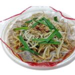 セブンイレブンの旨辛台湾焼そばを比較する。税込価格：538円、カロリー：464kcal、たんぱく質：20.6g、脂質：15.9g、炭水化物：63.2g、糖質：55.9g、食物繊維：7.3g、食塩相当量：5.9g。醤油をベースに、にんにくの香りとピリッとした辛さが特長の台湾焼そばです。アレルギー：卵、小麦。