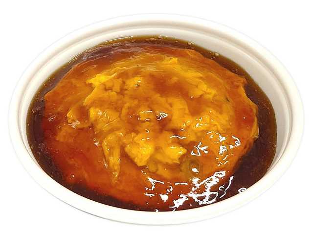 セブンイレブンの甘酢あんの特製天津やきめしを比較する。税込価格：648円、カロリー：742kcal、1円あたりカロリー：1.15kcal/円、たんぱく質：23.5g、1円あたりたんぱく質：0.04g/円、脂質：39.2g、炭水化物：75g、糖質：72.5g、食物繊維：2.5g、食塩相当量：8.3g。豚骨醤油ラーメンスープを加えた旨みのあるやきめしに、ふんわり玉子と九州醤油を使用した酸味のある甘酢あんを盛付けました。アレルギー：卵、乳、小麦。
