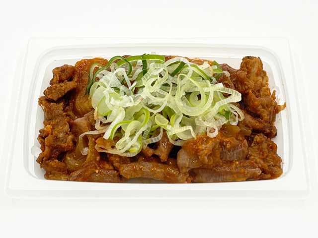 セブンイレブンの豚ホルモンのピリ辛味噌焼きを比較する。税込価格：421円、カロリー：178kcal、1円あたりカロリー：0.42kcal/円、たんぱく質：13.5g、1円あたりたんぱく質：0.03g/円、脂質：9g、炭水化物：11.5g、糖質：10.1g、食物繊維：1.4g、食塩相当量：2.6g。ピリ辛味噌ダレで焼き上げた、旨みたっぷりの豚ホルモンです。味噌のコクと豆板醤・唐辛子のほどよい辛さが後を引き、ご飯にもお酒にもよく合う味わいに仕上げました。アレルギー：小麦。