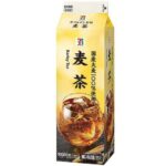 セブンイレブンの７プレミアム 麦茶 １Ｌを比較する。税込価格：138円、カロリー：0kcal、たんぱく質：0g、脂質：0g、炭水化物：0.4g、糖質：0.4g、食物繊維：0g、食塩相当量：0g。国産六条大麦と国産二条大麦をブレンドした、香ばしくすっきりした味わいの1Ｌパック麦茶です。カフェインゼロで大人から子どもまで飲んでいただけます。アレルギー：なし。