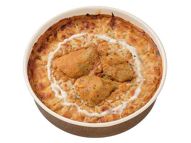 セブンイレブンの銀座デリー監修バターチキンカレードリアを比較する。税込価格：626円、カロリー：601kcal、たんぱく質：21.2g、脂質：20.4g、炭水化物：86.6g、糖質：79.9g、食物繊維：6.7g、食塩相当量：4.5g。銀座デリーで人気のバターチキンカレーをドリアに仕立てました。チーズと合わせて香ばしく焼き上げております。アレルギー：乳、小麦。