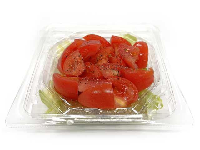 セブンイレブンの期間限定 トマト増量 トマトとレタスのイタリアンサラダを比較する。税込価格：365円、カロリー：187kcal、1円あたりカロリー：0.51kcal/円、たんぱく質：1.9g、1円あたりたんぱく質：0.01g/円、脂質：14.4g、炭水化物：10.8g、糖質：8.1g、食物繊維：2.7g、食塩相当量：0.3g。たっぷりのトマトとレタスをイタリアンドレッシングで召し上がっていただくシンプルながら満足感のあるサラダです。アレルギー：小麦。