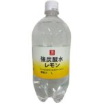 セブンイレブンの７ザ・プライス 強炭酸水レモン １Ｌを比較する。税込価格：106円、カロリー：0kcal、1円あたりカロリー：0.00kcal/円、たんぱく質：0g、1円あたりたんぱく質：0.00g/円、脂質：0g、炭水化物：0g、糖質：0g、食物繊維：0g、食塩相当量：0g。口に入れた瞬間にガツンとほとばしる強刺激が特徴の強炭酸水。オリジナルレモンフレーバー美味しさの秘密は独自の天然水と純水の配合と徹底したガスボリューム調整。アレルギー：なし。
