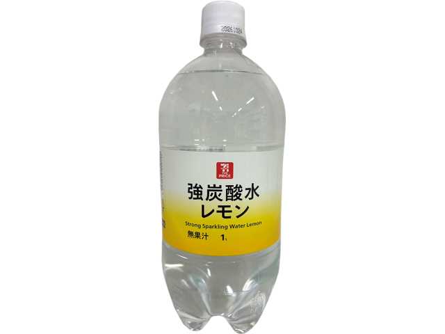 セブンイレブンの７ザ・プライス 強炭酸水レモン １Ｌを比較する。税込価格：106円、カロリー：0kcal、1円あたりカロリー：0.00kcal/円、たんぱく質：0g、1円あたりたんぱく質：0.00g/円、脂質：0g、炭水化物：0g、糖質：0g、食物繊維：0g、食塩相当量：0g。口に入れた瞬間にガツンとほとばしる強刺激が特徴の強炭酸水。オリジナルレモンフレーバー美味しさの秘密は独自の天然水と純水の配合と徹底したガスボリューム調整。アレルギー：なし。