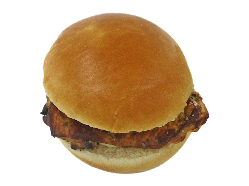 セブンイレブンのうま塩ペッパーチキンバーガーを比較する。税込価格：408円、カロリー：393kcal、たんぱく質：27.9g、脂質：19.9g、炭水化物：26.4g、糖質：24.6g、食物繊維：1.8g、食塩相当量：2.9g。スパイシーなチキンに玉葱、ピクルス、レモン果汁を加えたマヨネーズソースを組み合わせたバーガーです。アレルギー：卵、乳、小麦。
