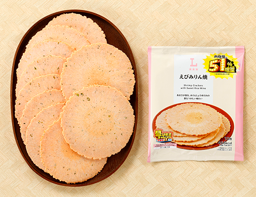 ローソンのえびみりん焼 51％増量を比較する。税込価格：158円、カロリー：466kcal、たんぱく質：2.3g、脂質：4.7g、炭水化物：104.4g、糖質：103g、食物繊維：1.4g、食塩相当量：3.9g。あおさが香る、みりんしょうゆだれの昔なつかしい味わいです。アレルギー：えび、小麦、大豆。