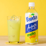 ローソンのコカ・コーラ ファンタ アンバサ×メローイエロー ホワイトグレープ＆シトラスを比較する。税込価格：172円。新感覚レトロファンタシリーズのローソン限定商品第3弾です。