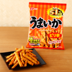 ローソンのなとり ピリ辛うまいか 51%増量を比較する。税込価格:324円、カロリー:553kcal、1円あたりカロリー:1.71kcal/円、たんぱく質:8.7g、1円あたりたんぱく質:0.03g/円、脂質:35.4g、炭水化物:49.8g、糖質:0g、食物繊維:0g、食塩相当量:2.3g。ザクザク食感が特徴のピリ辛うまいかです。アレルギー:えび、小麦、卵、乳成分、いか、大豆、りんご、ゼラチン。