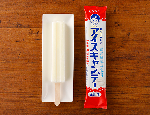 ローソンのセンタン アイスキャンデー ミルクを比較する。税込価格：140円、カロリー：160kcal、1円あたりカロリー：1.14kcal/円、たんぱく質：3.5g、1円あたりたんぱく質：0.03g/円、脂質：4.3g、炭水化物：26.8g、食塩相当量：0.1g。国産練乳と北海道産牛乳をたっぷり使用した昔なつかしいシンプルなアイスキャンデー。アレルギー：乳成分。