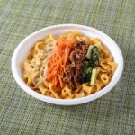 ファミリーマート 【東京都の一部・神奈川県の一部】牛肉とナムルのコチュジャン和え麺