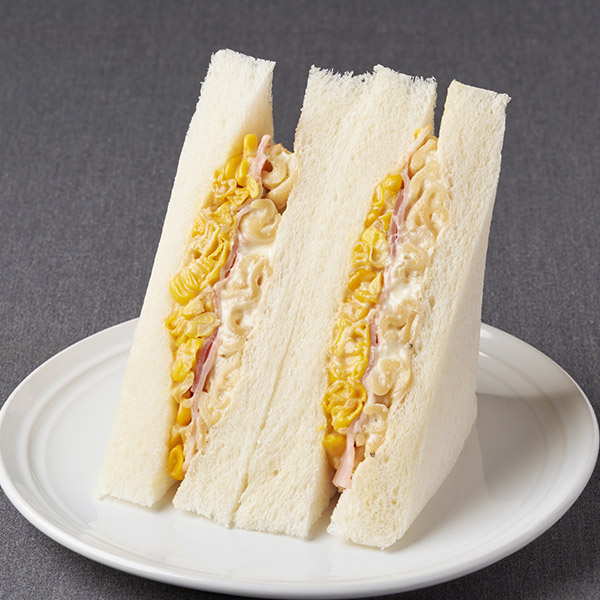 ファミリーマート 大きなサンドイッチ コーンマヨ&ベーコン