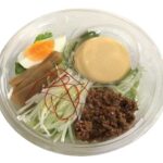 セブンイレブン 肉味噌ラーメンサラダ 信州味噌使用