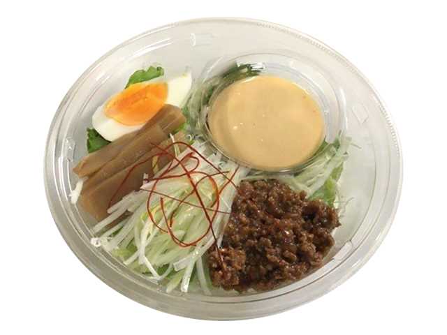 セブンイレブン 肉味噌ラーメンサラダ 信州味噌使用