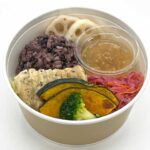 セブンイレブン 塩糀チキンと野菜と雑穀のサラダ