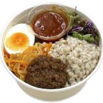 セブンイレブン 肉味噌とキムチナムルのビビンバ風サラダ