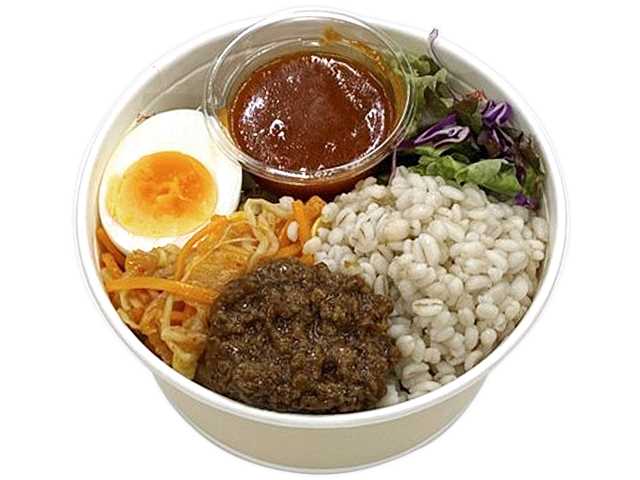 セブンイレブン 肉味噌とキムチナムルのビビンバ風サラダ