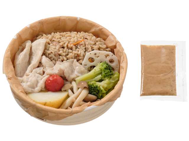 セブンイレブン ごまだれで食べる蒸し野菜と豚しゃぶのサラダごはん