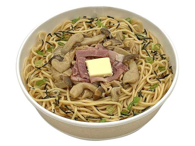 セブンイレブン 信州産きのことベーコンのバター醤油パスタ
