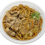 セブンイレブン 濃厚ソースのコク旨豚肉焼うどん