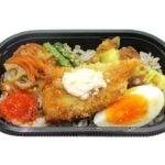 セブンイレブン ５種おかずのわかめ御飯（もち麦）