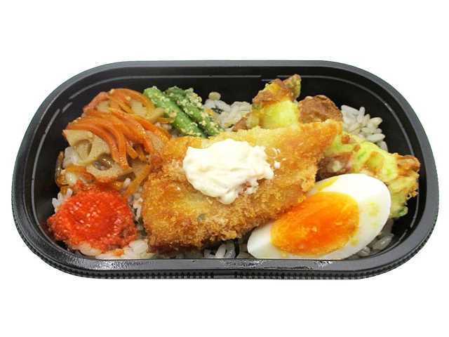 セブンイレブン ５種おかずのわかめ御飯（もち麦）