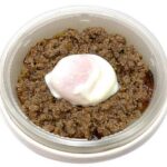 セブンイレブン 温玉とりそぼろ丼