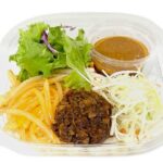 セブンイレブン 肉味噌と食べる担々風ラーメンサラダ