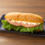 ローソン フリルレタスソーセージドッグ
