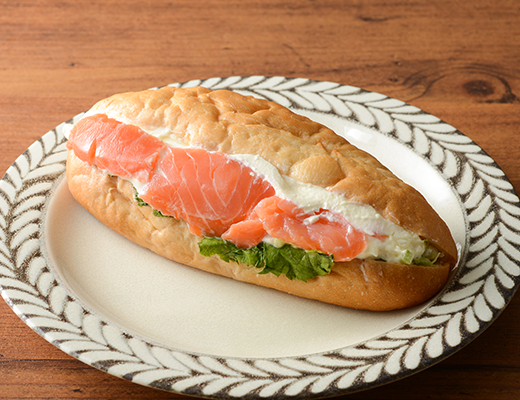 ローソン ROLLサンド サーモンマスカルポーネ