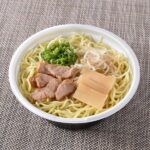 ファミリーマート 豚骨の旨み広がる 背脂醤油ラーメン