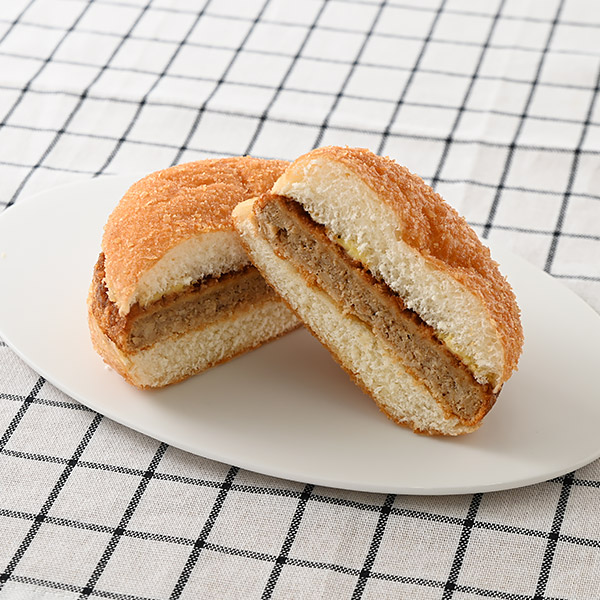 ファミリーマート どかっと満足パン（メンチカツ）